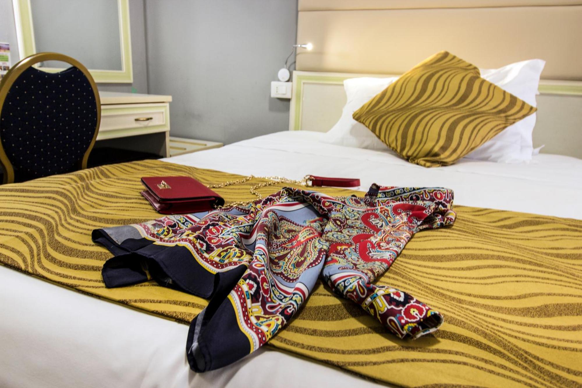 Hotel Gran Sasso & Spa Терамо Екстериор снимка