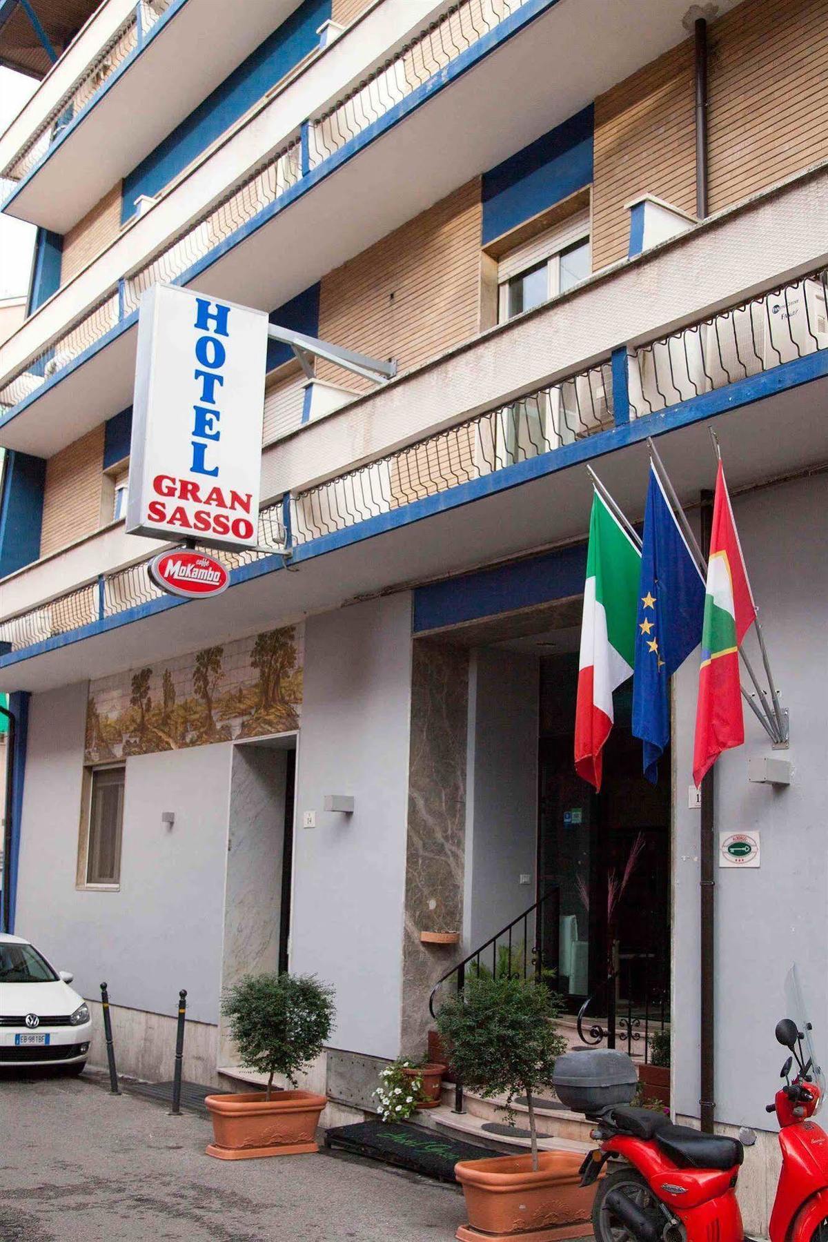 Hotel Gran Sasso & Spa Терамо Екстериор снимка